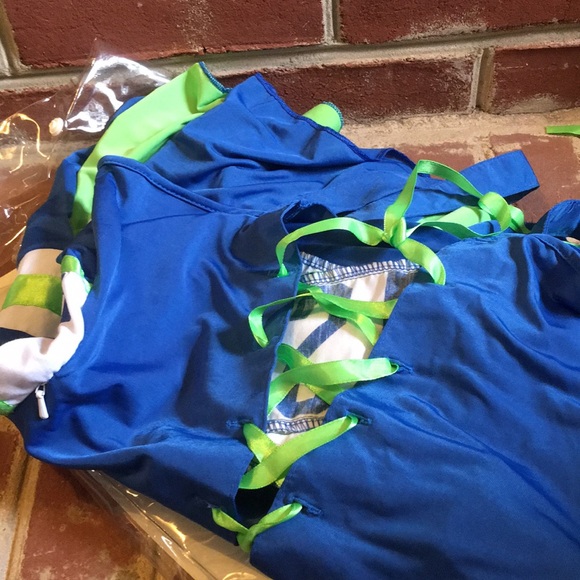 Super fun cheerleader costume with pom-poms! - Picture 5 of 6